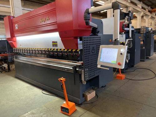 折彎?rùn)C(jī)先行者：豐科機(jī)械數(shù)控折彎?rùn)C(jī)助力鈑金加工，更高效更節(jié)能！? 